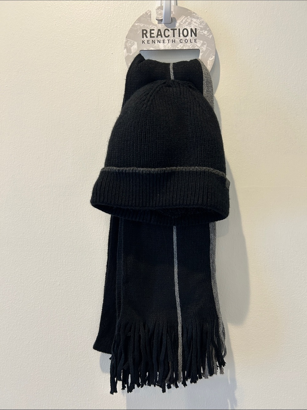 Reaction Kenneth Cole beanie hat and scarf black/gray NWT